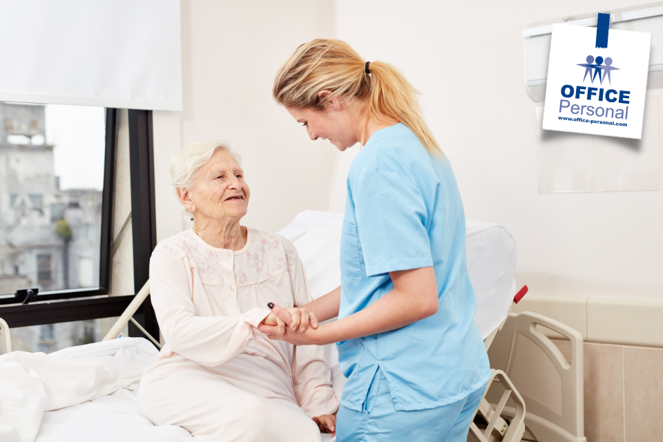 Pflegefachkraft, Altenpflegerin, Krankenhaus, Frau, Seniorin