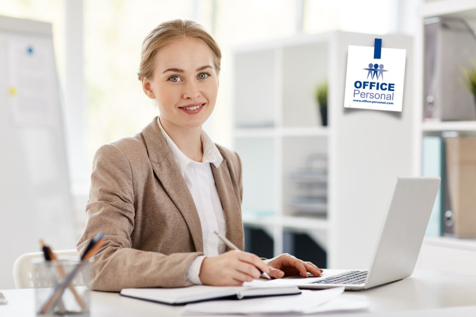 Bürokauffrau, Büroassistentin, Büro, kaufmännische Angestellte, Laptop