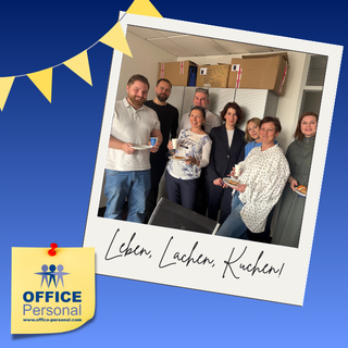 Ein gl&uuml;ckliches Gruppenbild mit Kaffee und Kuchen