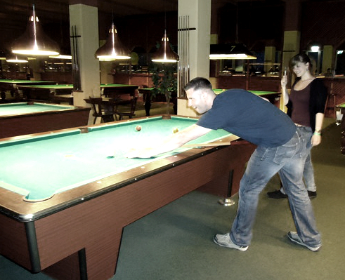 Dresdener Mitarbeiter beim Billiard und Tischtennis