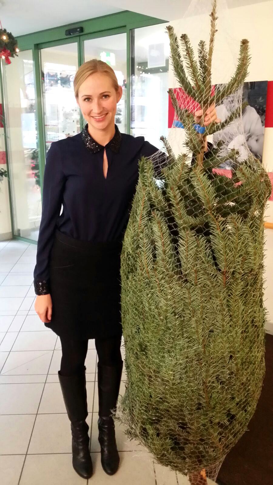 OFFICE Personal sponsort Christbaum im Pflegeheim