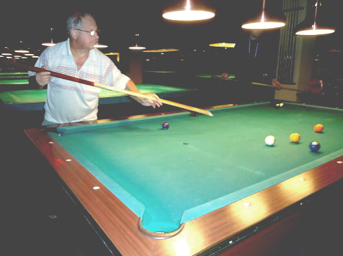 Dresdener Mitarbeiter beim Billiard und Tischtennis