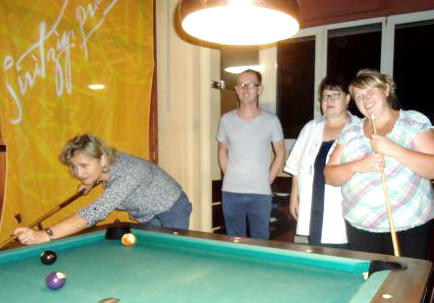 Dresdener Mitarbeiter beim Billiard und Tischtennis