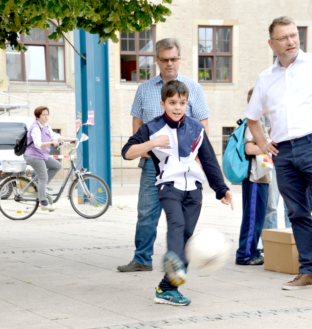 Torwandschießen in Dessau! Zeitarbeit und Jobs!